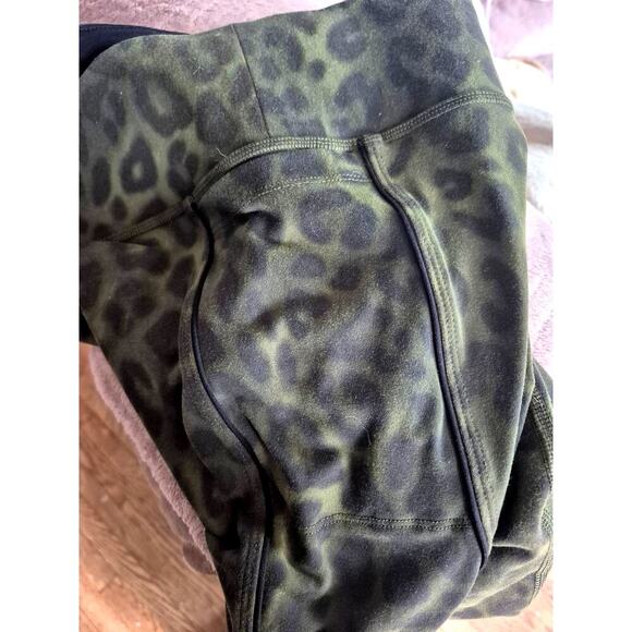 Victorias Secret Pink Ultimate Legging Women size Large dark green leopard print - Picture 5 of 5